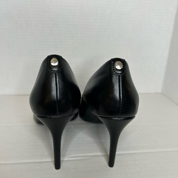 New Tahari Black leather Pumps cushion insole women Size 9 (new without Box.) - Picture 5 of 6